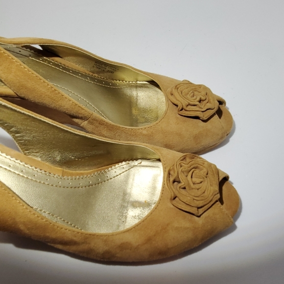 Franco Sarto Suede Leather Tan Gold Wedge Shoes 7.5 M - Picture 8 of 8